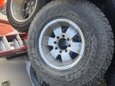 35x12.50x17 wheels and tires