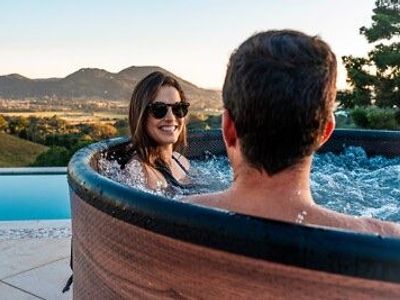 MSpa Duet portable 6 person hot tub