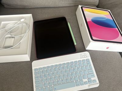 iPad 11 128gb with keyboard and pen