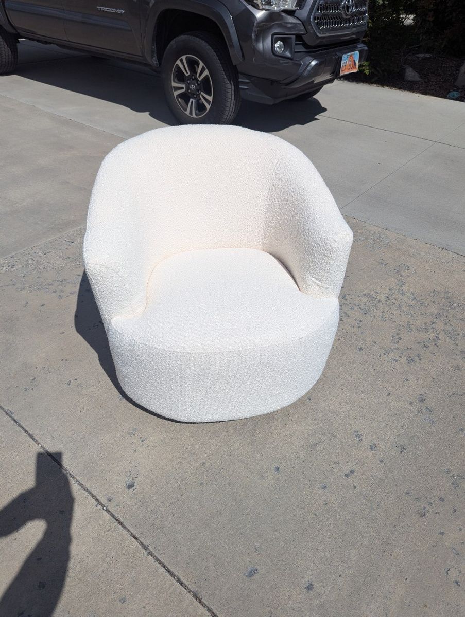 White Boucle Swivel Barrel Chair – New – Modern Style