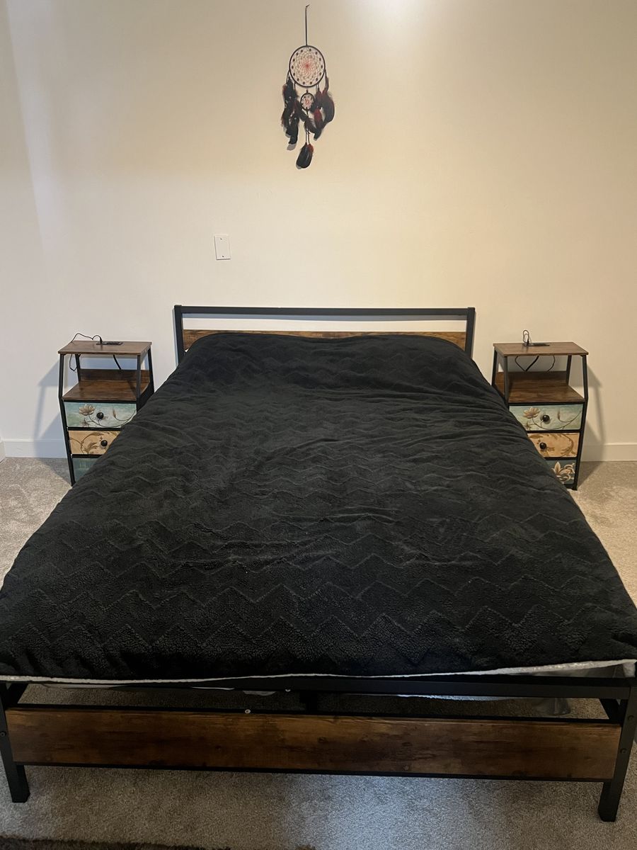 Wood & Black Queen Bedroom Set - bed frame, nightstand & dresser