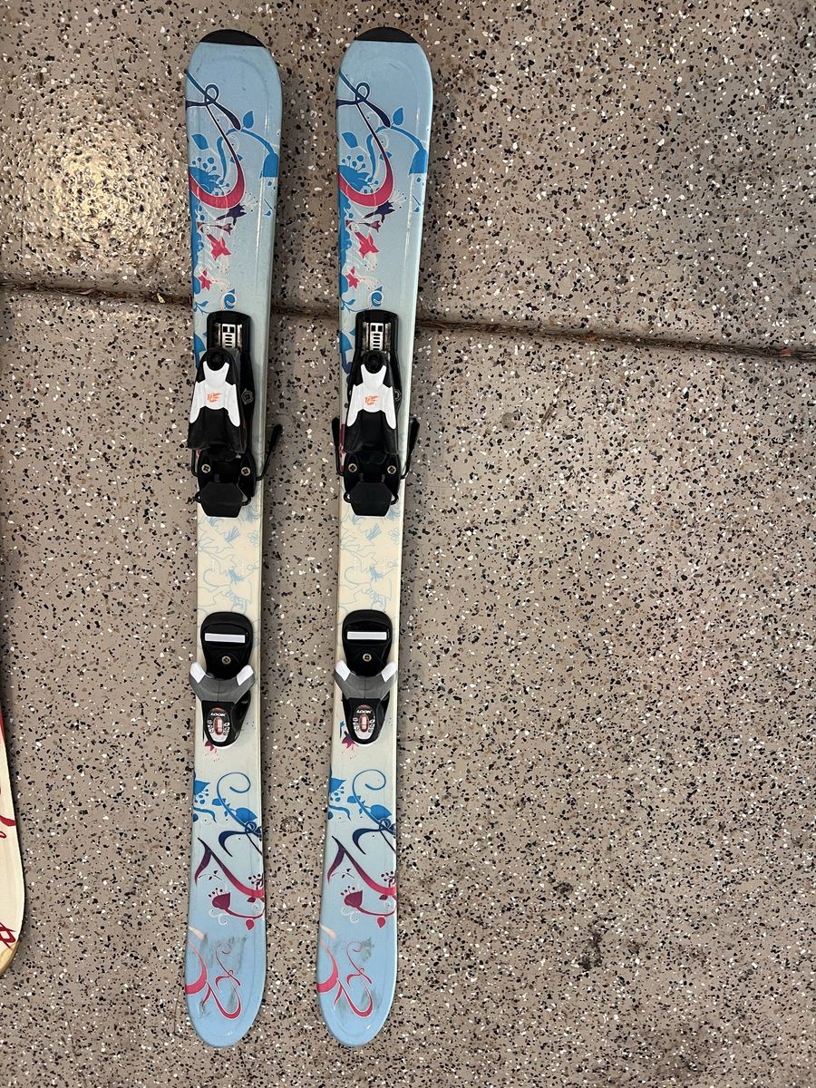 Girls K2 Luv Bug junior skis with Look bindings 110cm Ski Equipment, Used