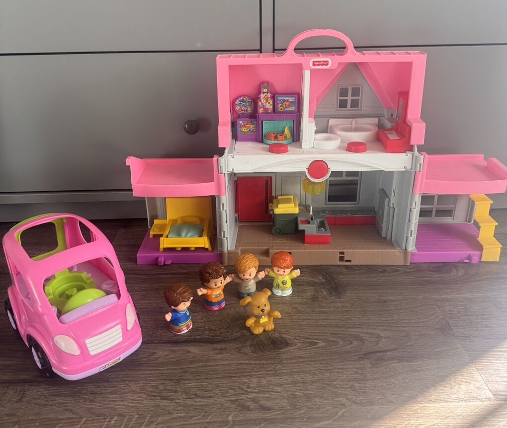 Little People House w/Family & Car