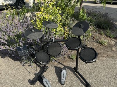 Alesis Nitro Mesh Kit Electronic Drum Set - Complete 8-Piece Kit with Mesh Heads