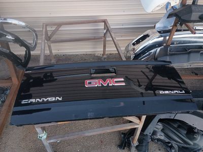 gmc canyon chevy Colorado tailgate a little damage