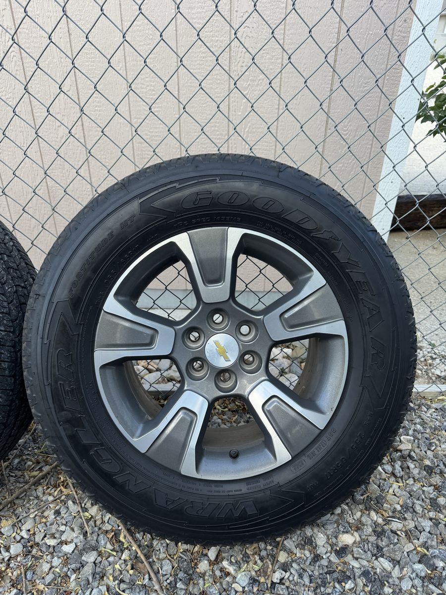 255/65R17 Wrangler Goodyear AT