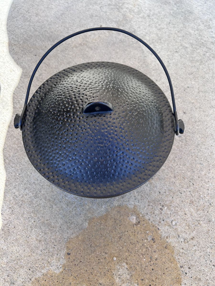 Hammered Lid cast Iron Cooking Pot