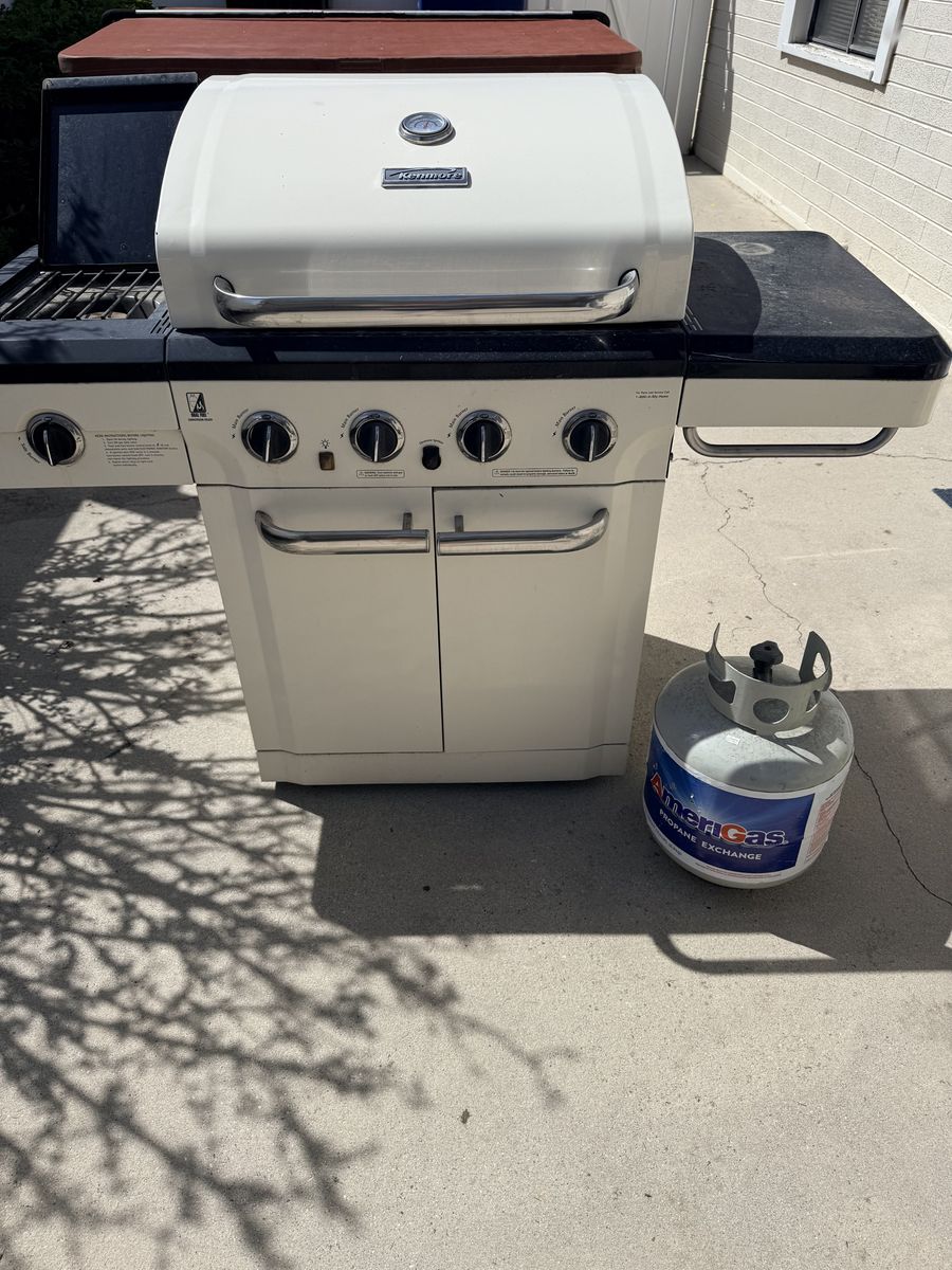 Kenmore Gas Grill with 2 propane tanks