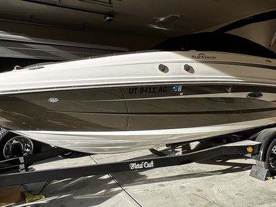 2012 SeaRay 240 Sundeck