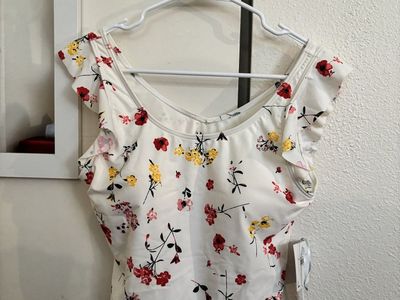 Ruffle V Back Midkini Top - Golden Meadows - Size L