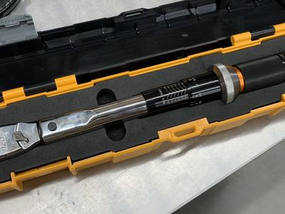 Shop GEARWRENCH 3/8 in. Drive 120 XP 30-250 in./lbs. Micrometer Torque Wrench