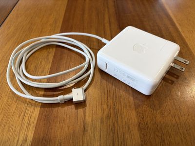 Apple laptop 85W MagSafe 2 power adapter