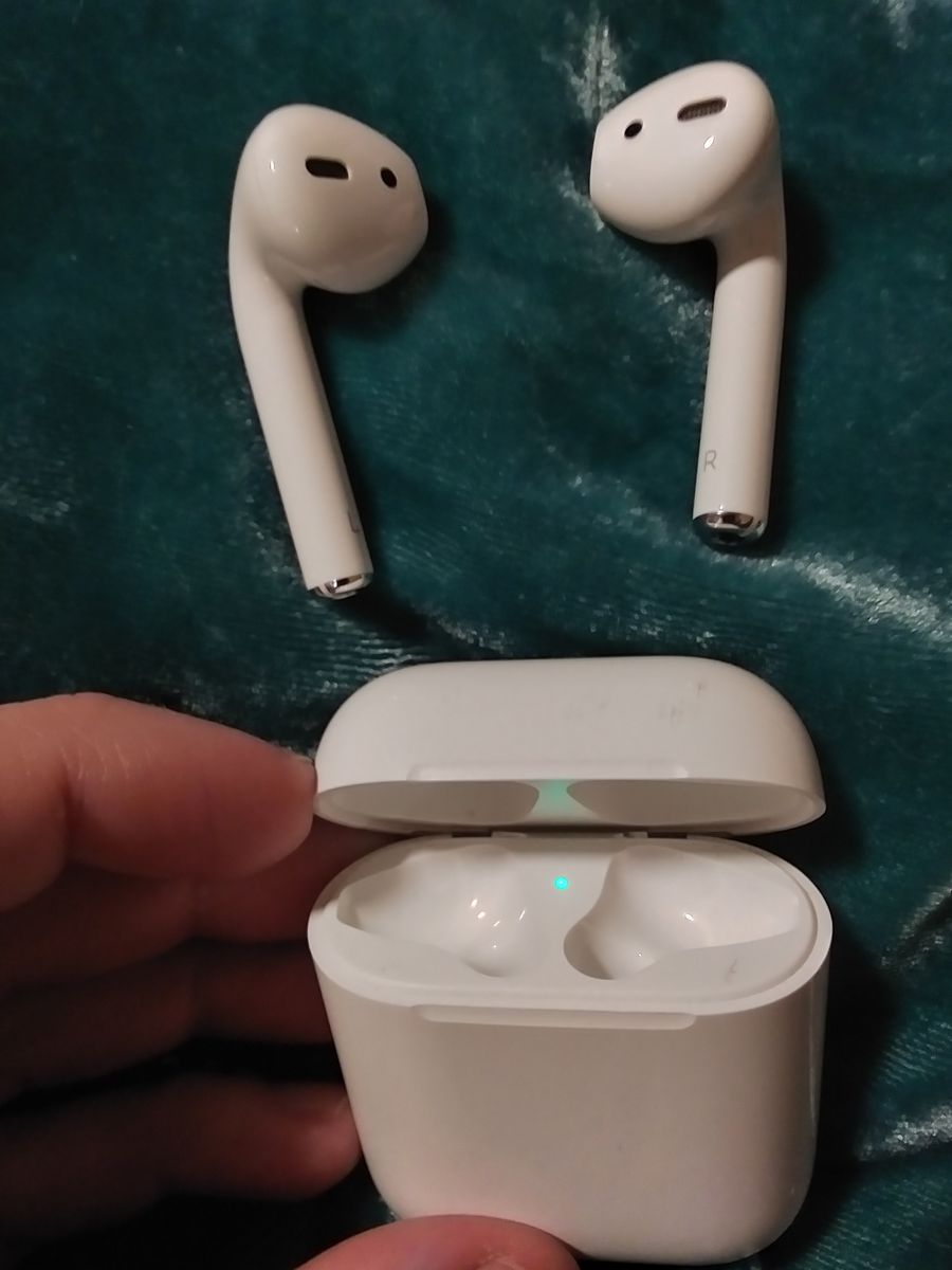V2 Apple air pods