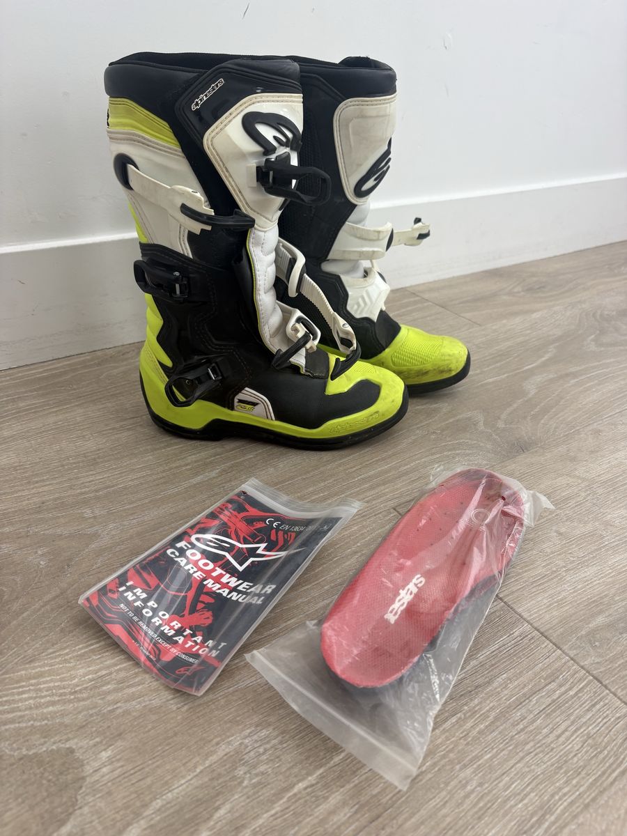 Alpinestars Tech 3 youth Motocross Boots - YOUTH SIZE 4 Size- Black/White/Neon Yellow