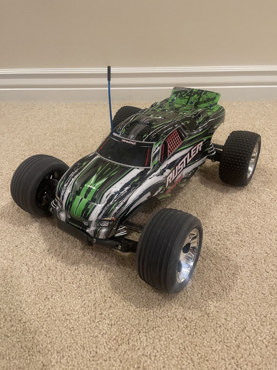 TRAXXAS RUSTLER RC CAR