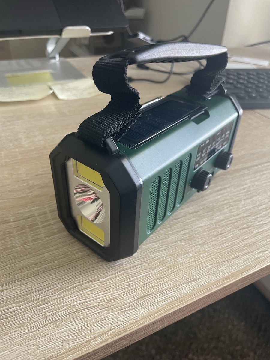 Multi-Function Emergency Radio & Flashlight - Solar/Hand Crank, AM/FM, Power Bank