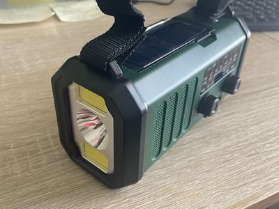 Multi-Function Emergency Radio & Flashlight - Solar/Hand Crank, AM/FM, Power Bank
