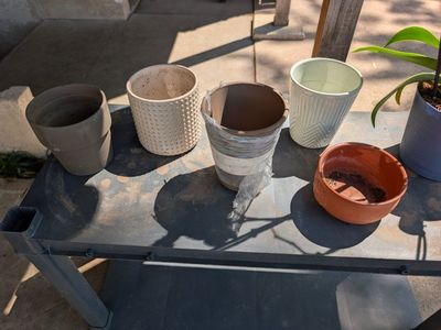 Ceramic pots/planters