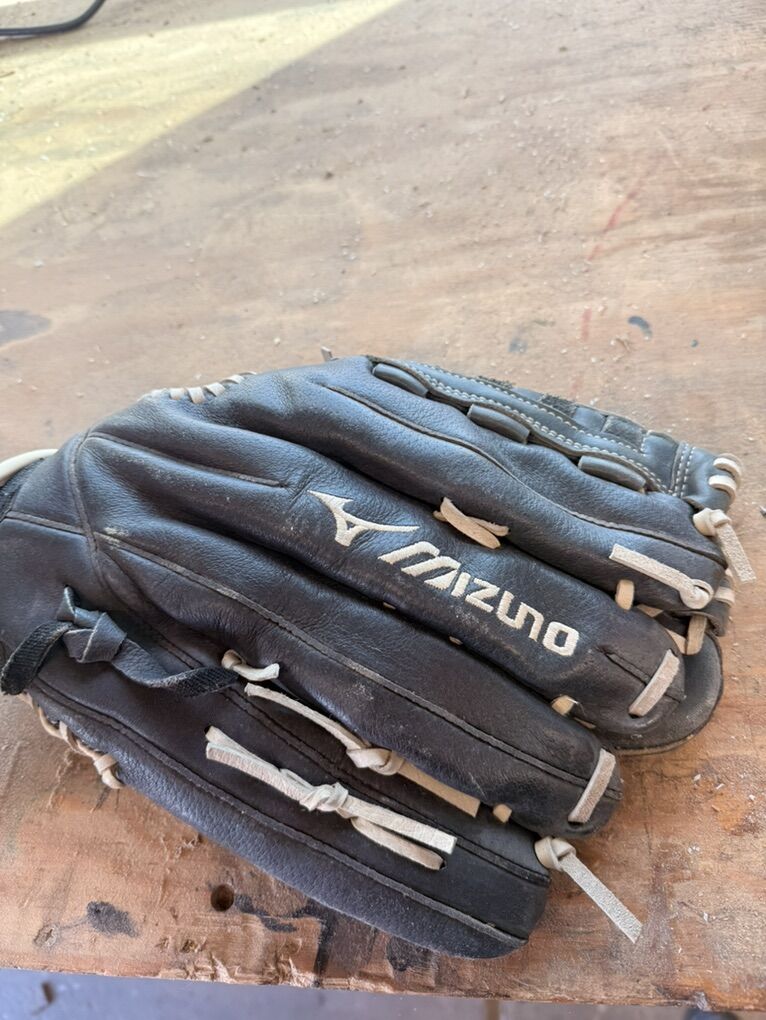 Adult Left Handed Mizuno Mit