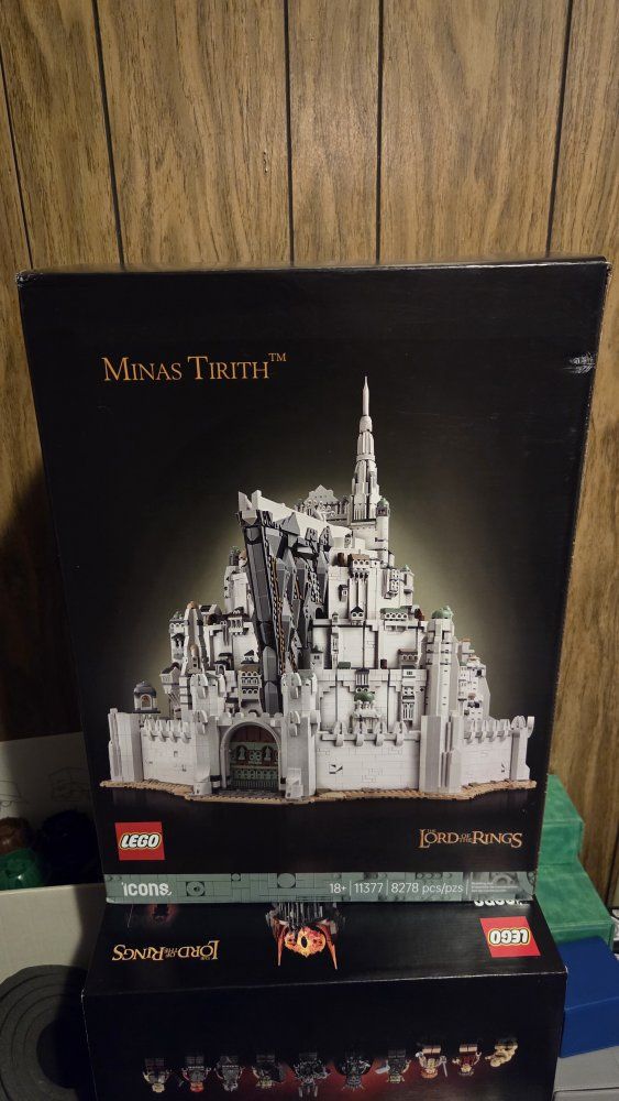LEGO Icons The Lord of the Rings Minas Tirith Set 11377 Brand New with GWP Grond