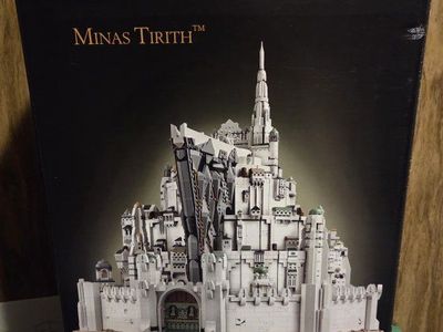 LEGO Icons The Lord of the Rings Minas Tirith Set 11377 Brand New with GWP Grond