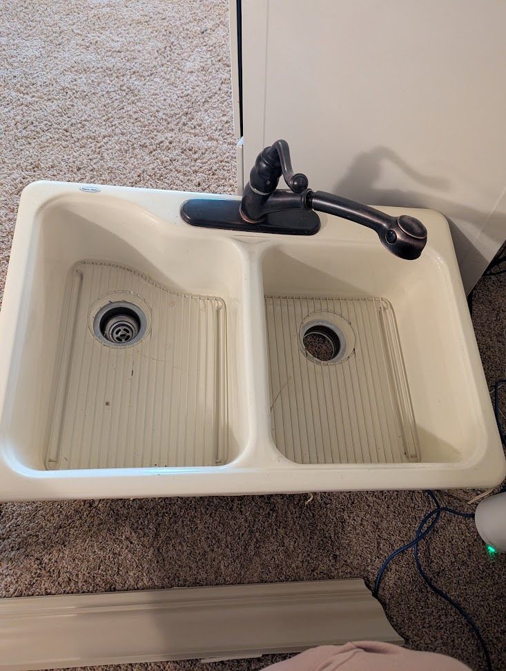 Double Sink with Faucet