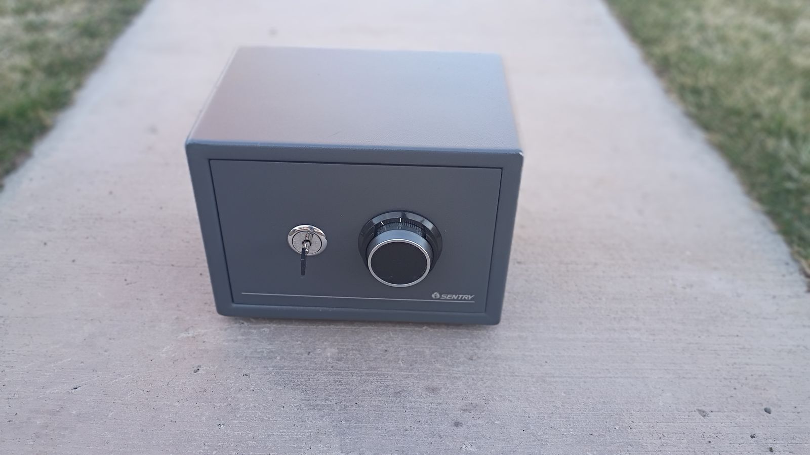 Sentry V230 Safe, Dual Lock, Key & Combination