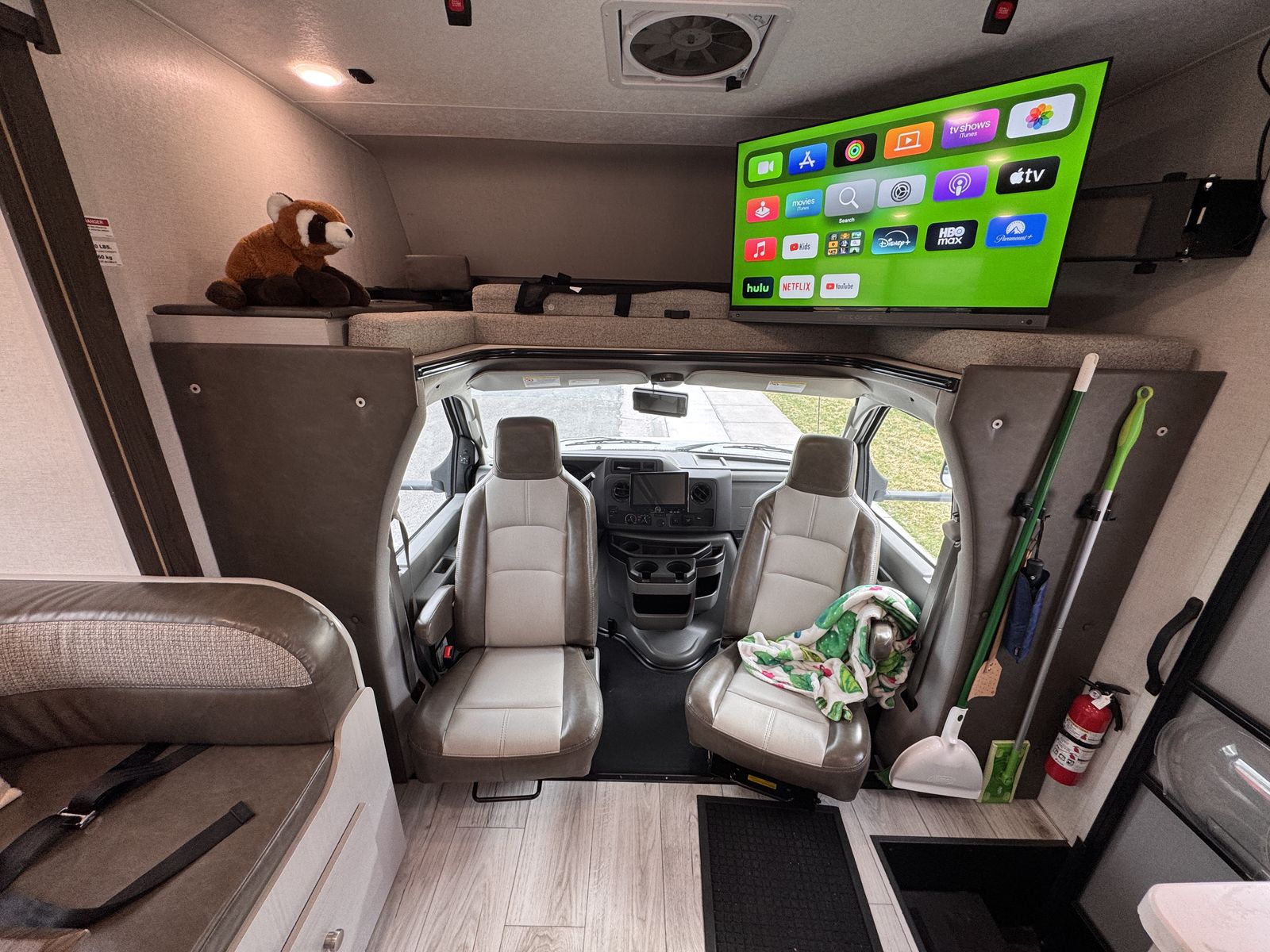 Need a Break? Your Summer Escape Is Closer Than You Think! 23FS Coachmen Motorhome for Rent