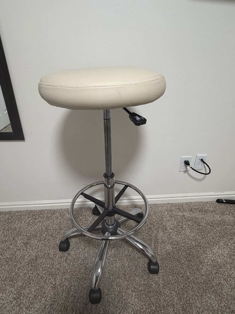 Adjustable Rolling Stool (Salon/Massage Chair)