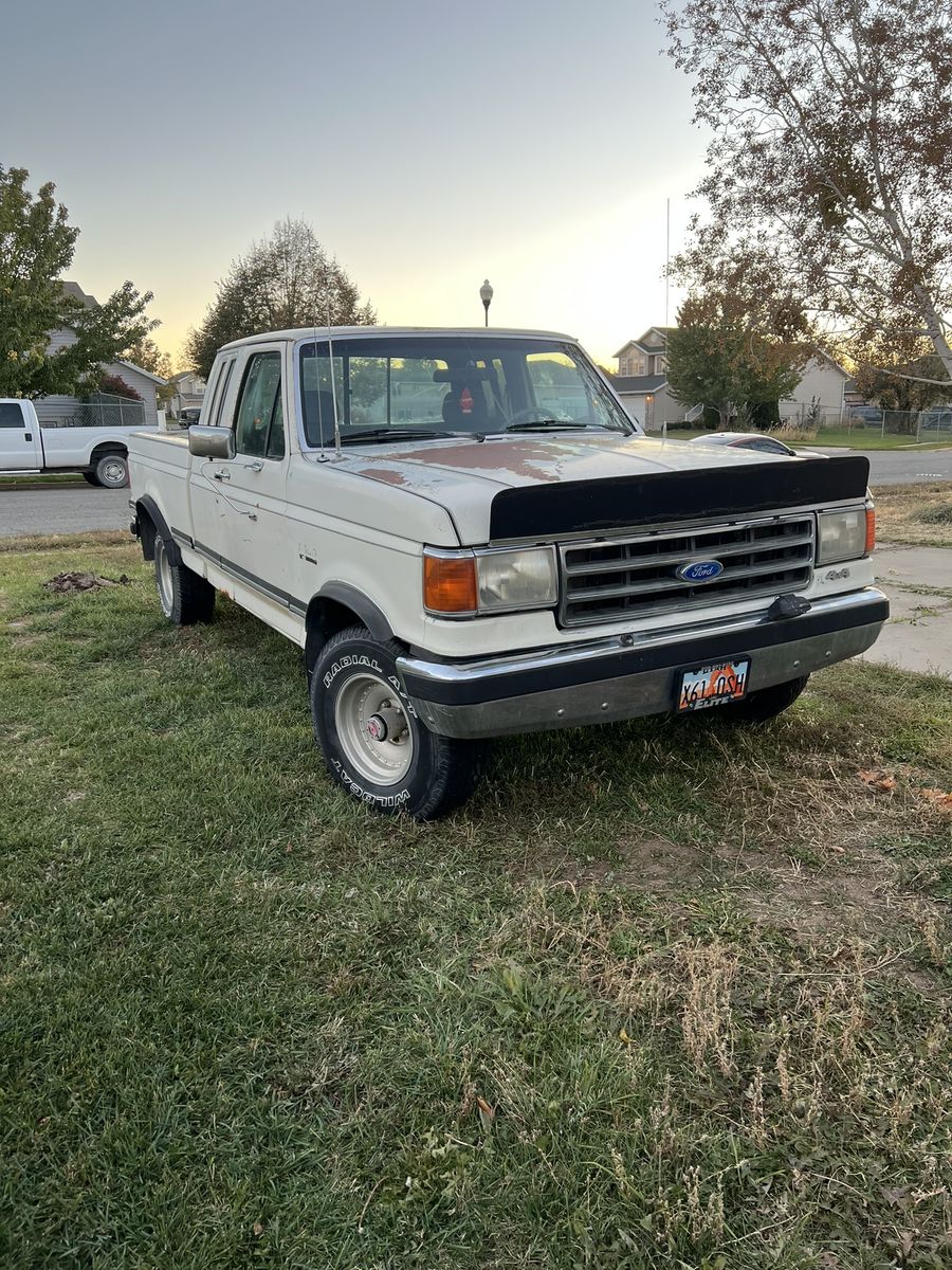 1990 Ford F-150 XLT Lariat