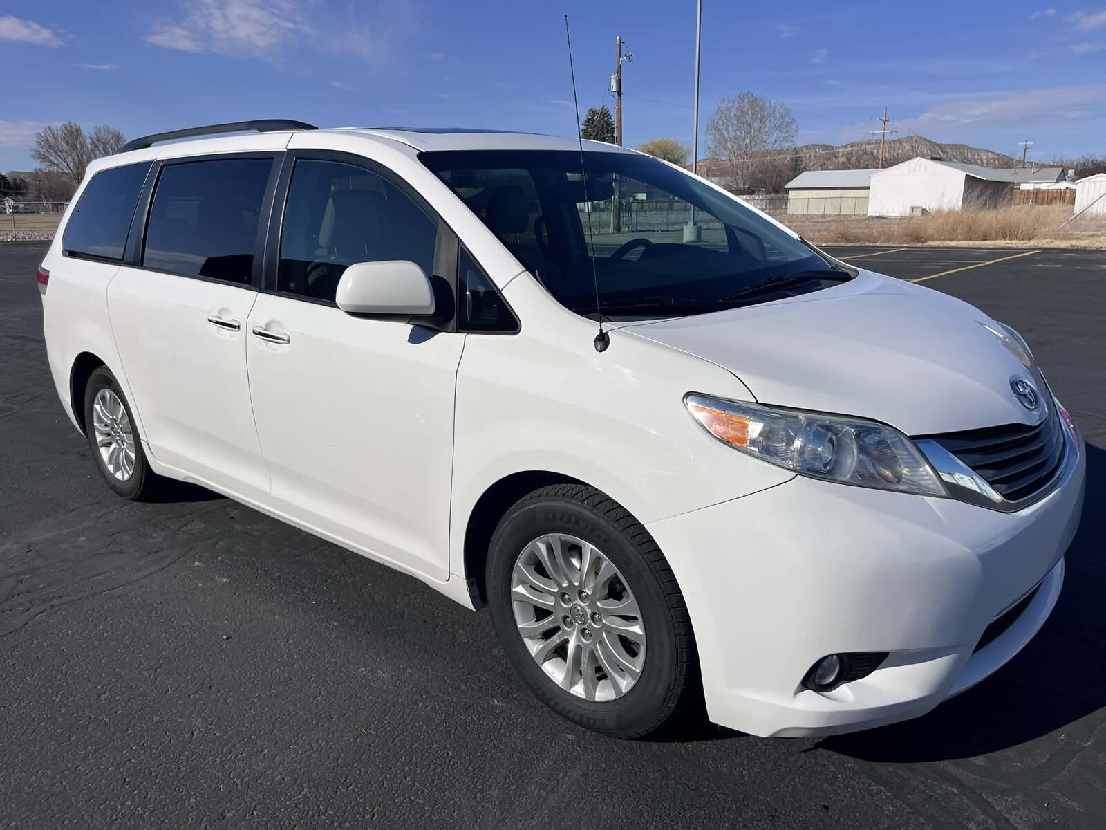 2012 TOYOTA SIENNA XLE 8-Passenger
