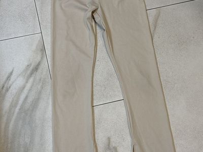 Old Navy size 10–12 cream ribbed active pants