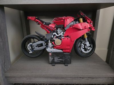 LEGO Technic Collection: Dodge Charger, Ducati Panigale, Lamborghini Countach, Mercedes-Benz G 63