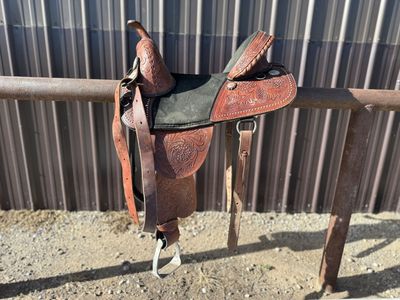 15" Treeless Saddle