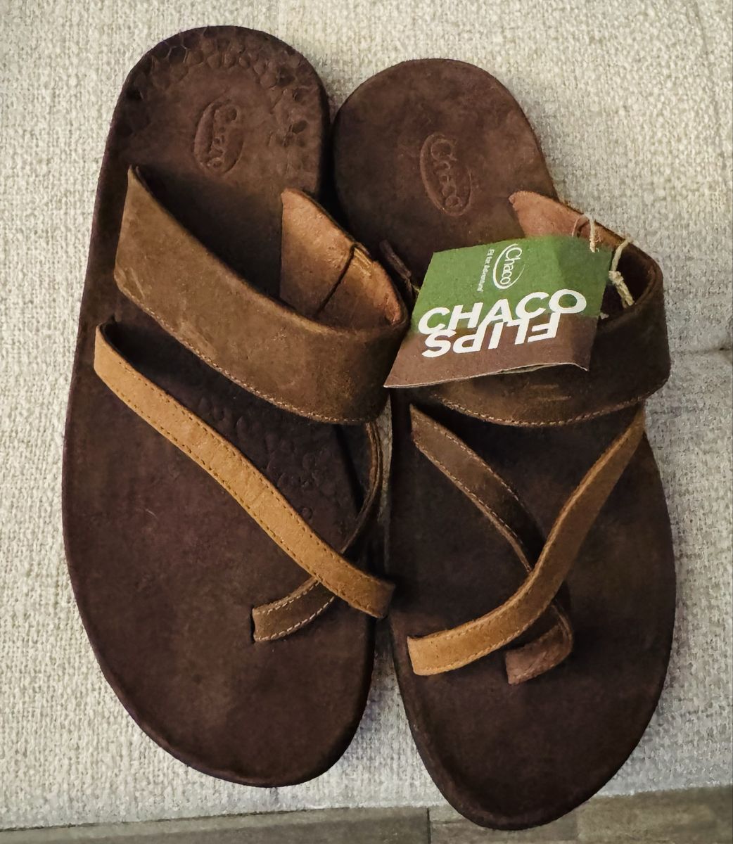 Chaco Women's Size 8 Leather Strappy Toe Loop Sandals Brown NWT