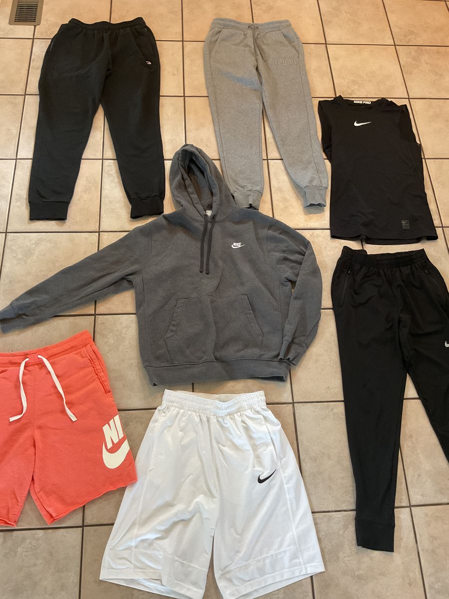 Men’s S & M Nike Sweatshirt, Shorts and Sweatpants 