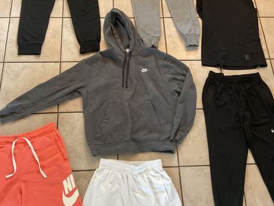 Men’s S & M Nike Sweatshirt, Shorts and Sweatpants