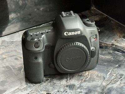 Canon EOS 5DS R – 50.6MP Full-Frame DSLR, 41,741 shutter count