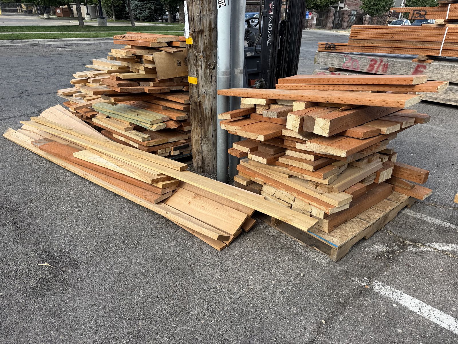 Free Scrap Lumber - READ AD COMPLETELY - DO NOT CONTACT - CURBSIDE PICKUP