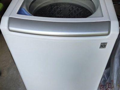 LG top loading washer WT7300CW