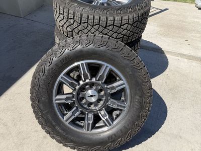 Chevy Silverado 1500 Rims and Tires 275/70R18