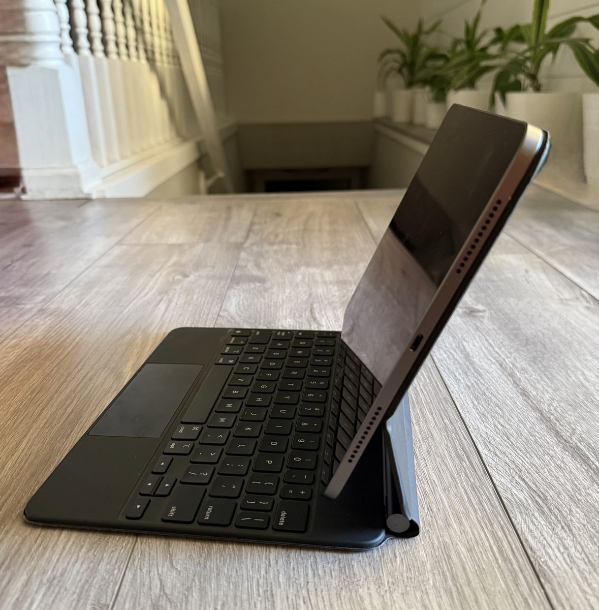 Ipad Air 5th Gen. WIFI, 256 GB, Space Gray and Apple Magic Keyboard