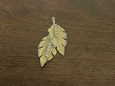 Gold Tone Pendant W/ Leaves And Rhinestones