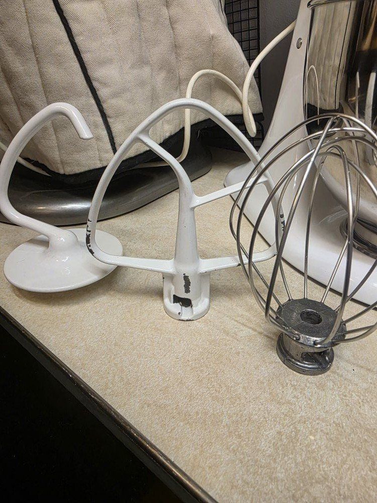 White 5qt KitchenAid Mixer