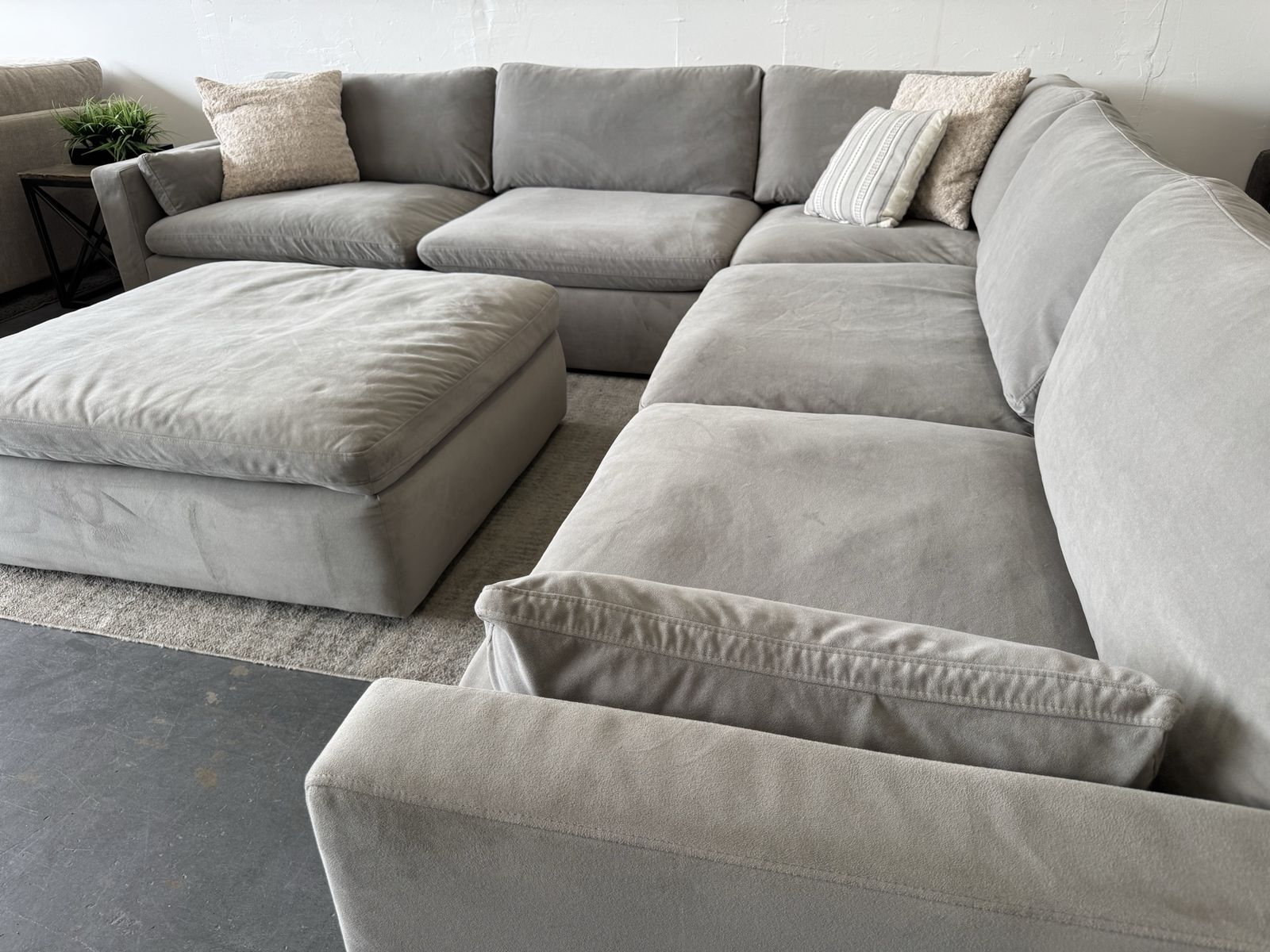 ASHLEY MODULAR SECTIONAL SOFA COUCH W/ OTTOMAN