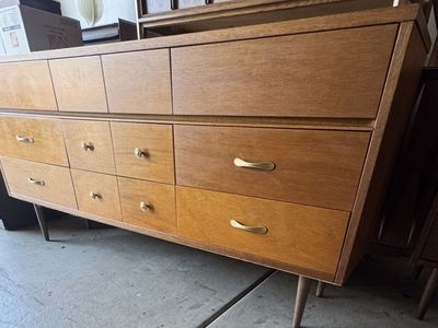 Vintage Mid-Century Modern dresser / credenza