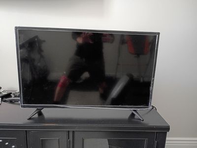 Like New Insignia 32 inch TV