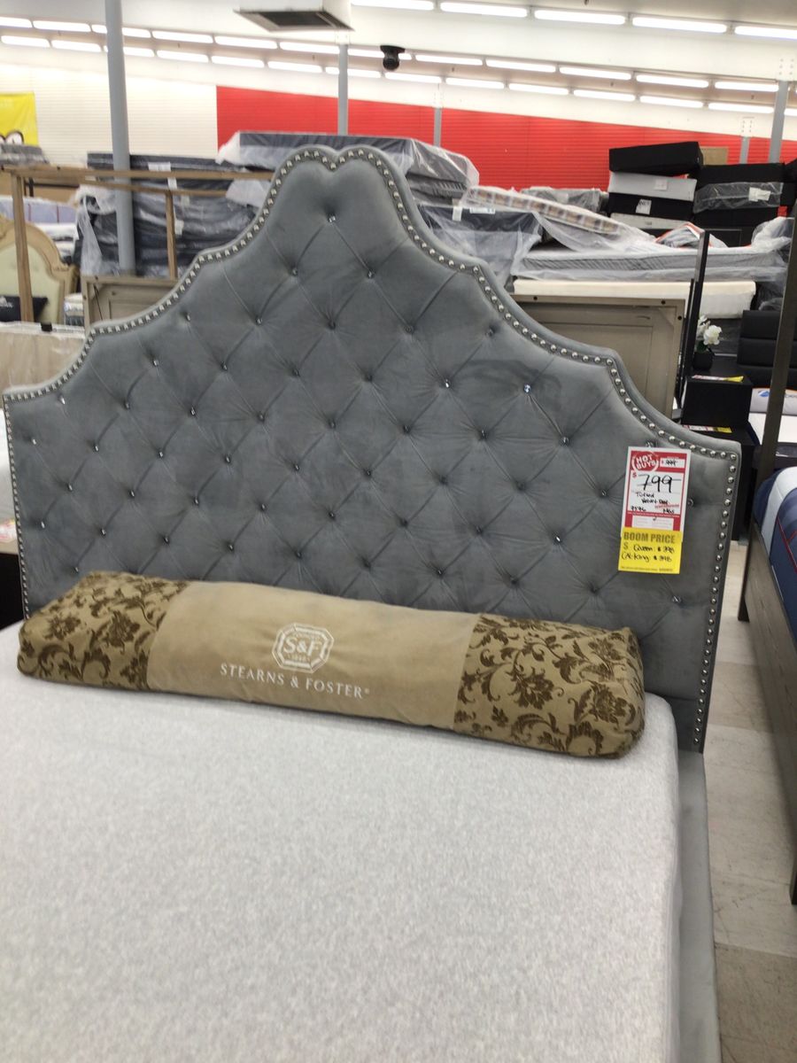 Queen Velvet platform bed w/ Mattress