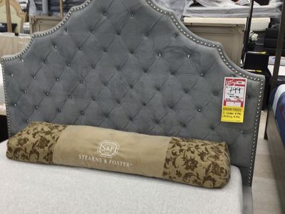 Queen Velvet platform bed w/ Mattress
