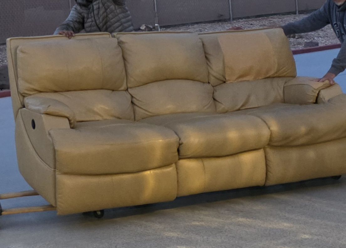 Buttercream fine Leather Sofa sectional with 2 electric Recliners